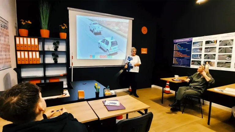 Sala szkoleniowa AMBER - kurs na prawo jazdy