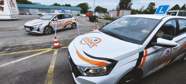 Driving school – AMBER Driver Training Center in Slupsk – Maneuvering Square – Driving lessons before the driving test. Hundai i20 vehicle. Instructor Jarosław Walczynski